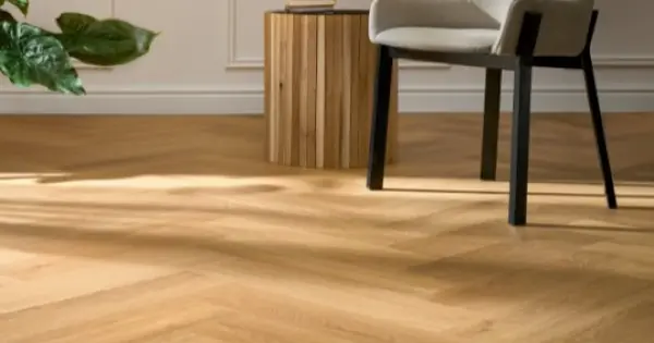 Arbiton Amaron Herringbone EIR Acoustic, CASA 223, MENOR OAK, klikkes halszálka spc padló, int. alététtel Prémium