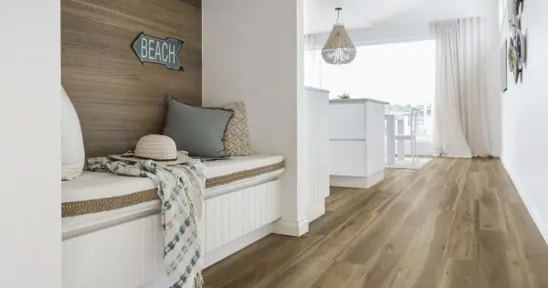 Kedvezményes ár COREtec Essentials 1500+ Ocala Walnut 87 50LVRE2087 klikkes vinyl padló int. parafa alátéttel