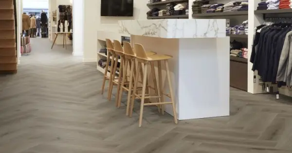 Nézd meg most COREtec Essentials Herringbone Texas Oak H86 50LVRH2486 halszálka, klikkes vinyl padló int. parafa alátéttel
