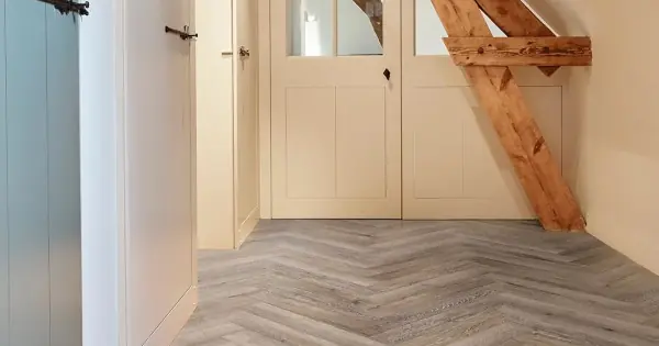 COREtec Naturals Herringbone 50 LVPEH 854 Acorn klikkes vinyl padló int. parafa alátéttel Bestseller